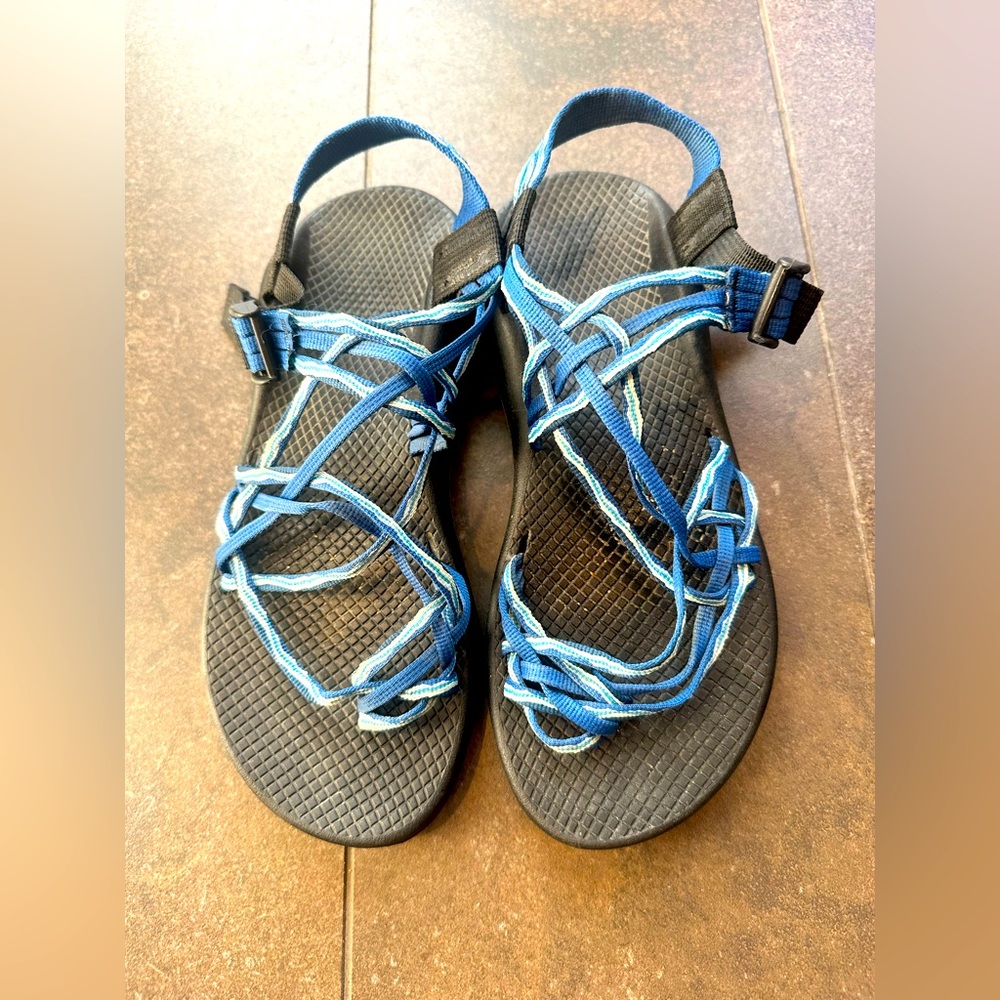 Women’s Chacos Size 9